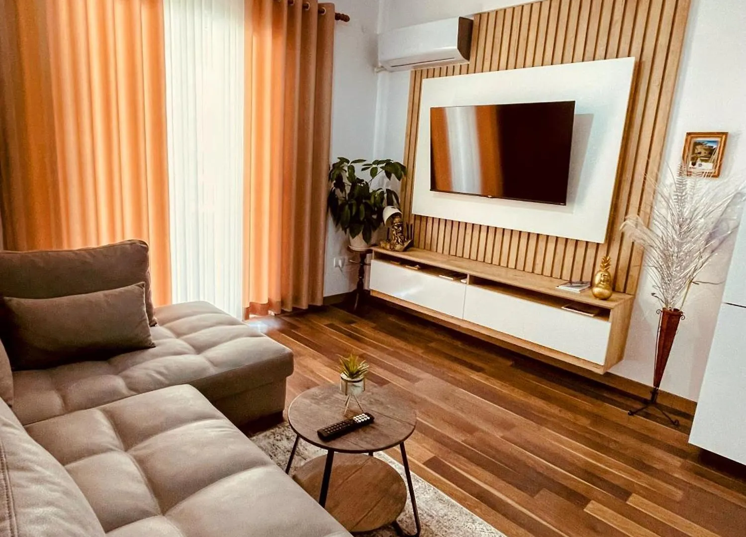 Laurent\'S Durres Apartment contacts